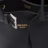 Bolso grande de piel con hebilla Prada y cinturón Bolso grande de piel con hebilla Prada y cinturón