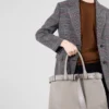 Bolso grande de piel con hebilla Prada y cinturón