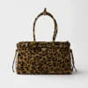 Bolso grande de piel estampada Bonnie de Prada