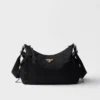 Bolso grande Explore de Prada en Re-Nylon y piel Bolso grande Explore de Prada en Re-Nylon y piel