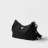 Bolso grande Explore de Prada en Re-Nylon y piel Bolso grande Explore de Prada en Re-Nylon y piel
