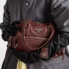 Bolso mediano de piel con asa superior Bolso mediano de piel con asa superior