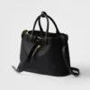 Bolso mediano de piel con hebilla y cinturón de Prada Bolso mediano de piel con hebilla y cinturón de Prada