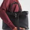Bolso mediano de piel con hebilla y cinturón de Prada Bolso mediano de piel con hebilla y cinturón de Prada