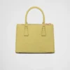Bolso mediano de piel de avestruz Prada Galleria Bolso mediano de piel de avestruz Prada Galleria