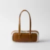 Bolso mediano de piel de oveja con dos asas Bolso mediano de piel de oveja con dos asas