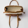 Bolso mediano de piel de oveja con dos asas Bolso mediano de piel de oveja con dos asas