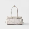 Bolso mediano Prada Bonnie de lino estampado y piel Bolso mediano Prada Bonnie de lino estampado y piel
