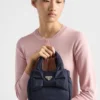 Bolso mini acolchado de Re-Nylon con lazo Bolso mini acolchado de Re-Nylon con lazo