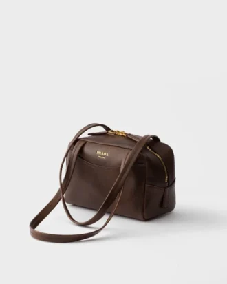 Bolso mini con asa superior de piel envejecida de Prada