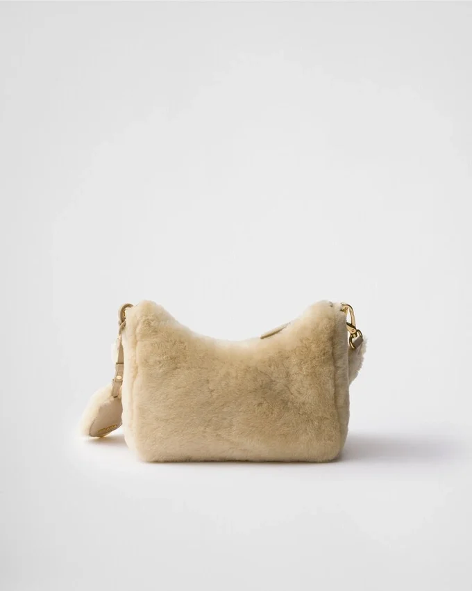 Bolso mini de piel de oveja Prada Re-Edition Bolso mini de piel de oveja Prada Re-Edition
