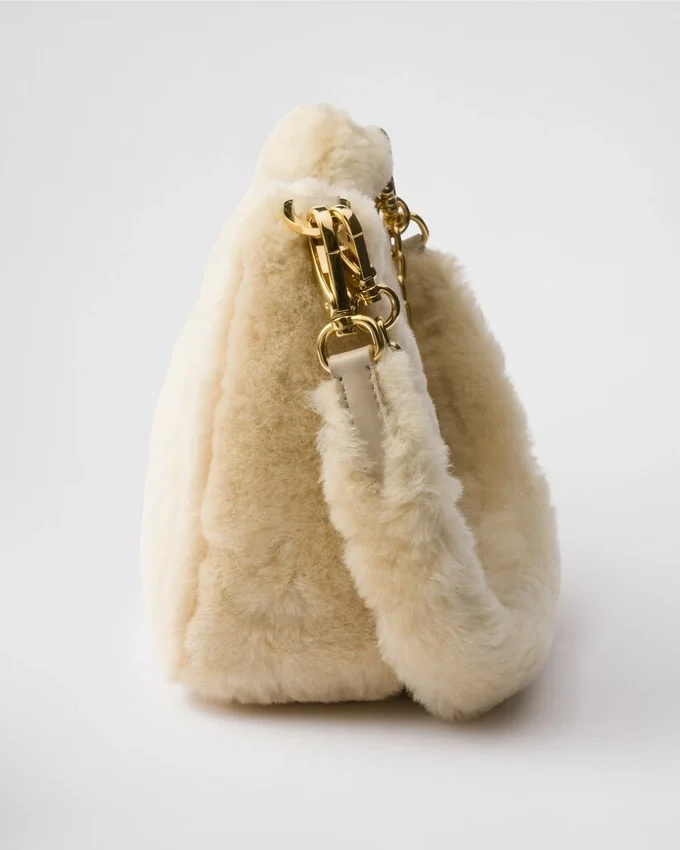 Bolso mini de piel de oveja Prada Re-Edition Bolso mini de piel de oveja Prada Re-Edition