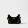 Bolso mini de terciopelo Prada Re-Edition Bolso mini de terciopelo Prada Re-Edition