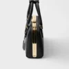 Bolso mini piramidal de piel Saffiano de Prada Bolso mini piramidal de piel Saffiano de Prada