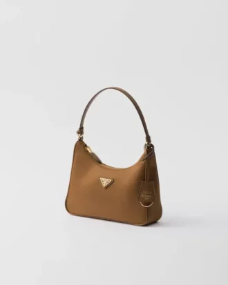 Bolso mini Prada Re-Edition 2005 de Re-Nylon y Saffiano