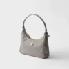 Bolso mini Prada Re-Edition 2005 de Re-Nylon y Saffiano Bolso mini Prada Re-Edition 2005 de Re-Nylon y Saffiano