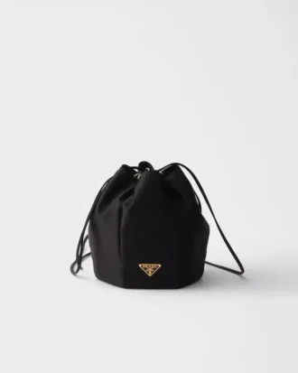 Bolso mini tipo cubo de satén Bolso mini tipo cubo de satén