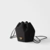 Bolso mini tipo cubo de satén Bolso mini tipo cubo de satén