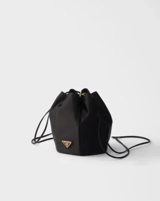 Bolso mini tipo cubo de satén Bolso mini tipo cubo de satén