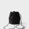 Bolso mini tipo cubo de satén Bolso mini tipo cubo de satén