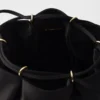 Bolso mini tipo cubo de satén Bolso mini tipo cubo de satén