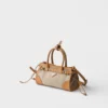 Bolso pequeño Bonnie de Prada en lino y piel Bolso pequeño Bonnie de Prada en lino y piel
