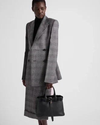 Bolso pequeño de piel con hebilla y correa de Prada