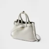 Bolso pequeño de piel con hebilla y correa de Prada Bolso pequeño de piel con hebilla y correa de Prada