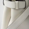 Bolso pequeño de piel con hebilla y correa de Prada Bolso pequeño de piel con hebilla y correa de Prada