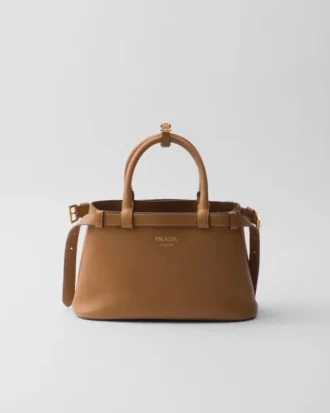 Bolso pequeño de piel con hebilla y doble correa de Prada