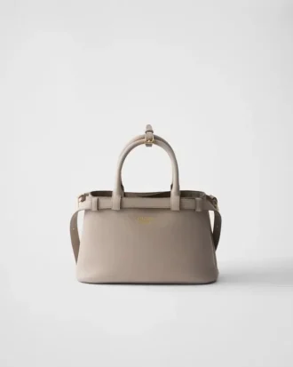 Bolso pequeño de piel con hebilla y doble correa de Prada