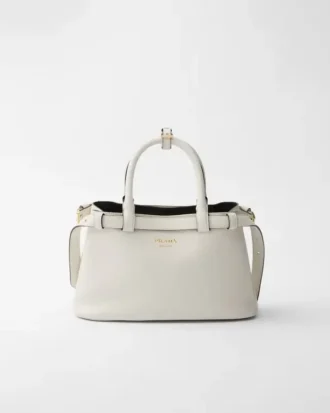 Bolso pequeño de piel con hebilla y doble correa de Prada