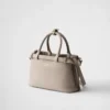 Bolso pequeño de piel con hebilla y doble correa de Prada Bolso pequeño de piel con hebilla y doble correa de Prada