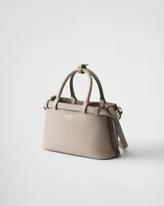 Bolso pequeño de piel con hebilla y doble correa de Prada