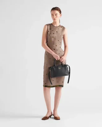 Bolso pequeño de piel con hebilla y doble correa de Prada