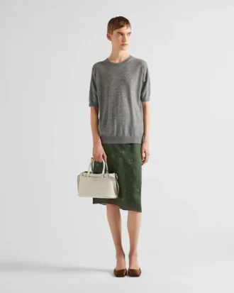 Bolso pequeño de piel con hebilla y doble correa de Prada