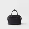 Bolso pequeño de piel con hebilla y doble correa de Prada Bolso pequeño de piel con hebilla y doble correa de Prada