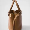 Bolso pequeño de piel con hebilla y doble correa de Prada Bolso pequeño de piel con hebilla y doble correa de Prada