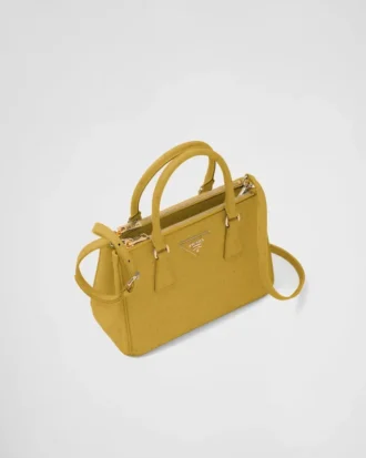 Bolso pequeño de piel de avestruz Prada Galleria