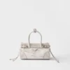 Bolso pequeño Prada Bonnie de lino estampado y piel Bolso pequeño Prada Bonnie de lino estampado y piel