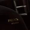 Bolso Prada Buckle de ante con cinturón Bolso Prada Buckle de ante con cinturón