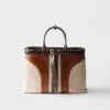 Bolso Prada de cuero envejecido con hebilla y cinturón