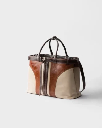 Bolso Prada de cuero envejecido con hebilla y cinturón