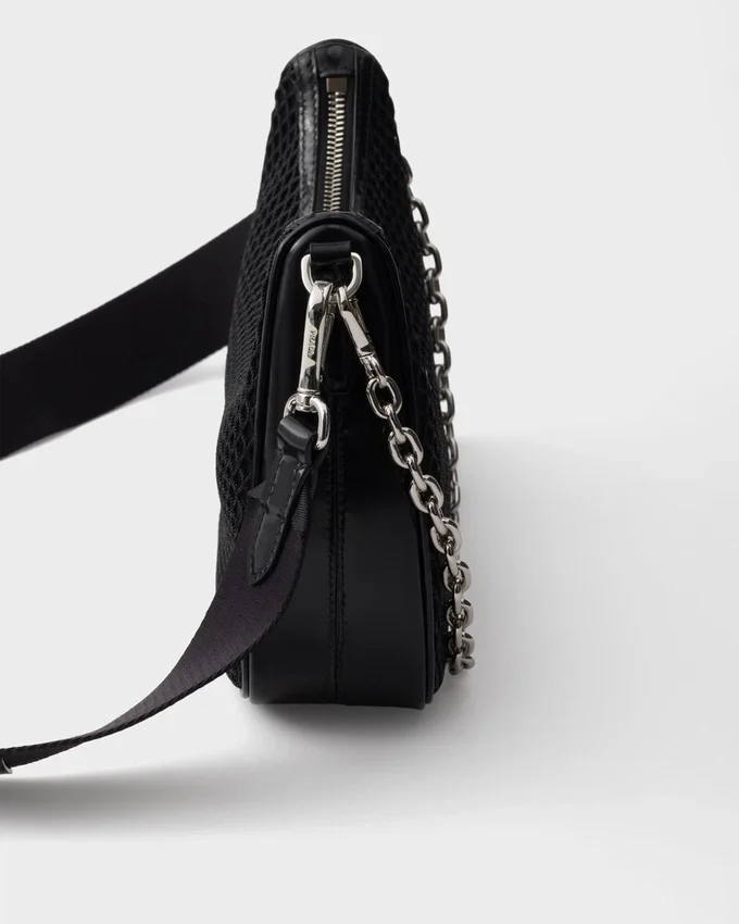 Bolso Prada Re-Edition 2005 de malla y piel cepillada Bolso Prada Re-Edition 2005 de malla y piel cepillada
