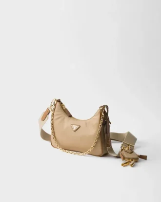 Bolso Prada Re-Edition 2005 de Re-Nylon y piel Saffiano con charm