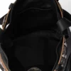 Bolso tipo cubo de piel con hebilla de Prada y cinturón con tachuelas Bolso tipo cubo de piel con hebilla de Prada y cinturón con tachuelas