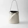 Bolso tipo cubo de piel con hebilla y cinturón de Prada