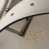 Bolso tipo cubo de piel con hebilla y cinturón de Prada