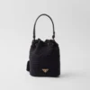 Bolso tipo cubo mini de ganchillo y piel Bolso tipo cubo mini de ganchillo y piel
