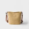 Bolso tipo cubo pequeño de ganchillo y cuero Bolso tipo cubo pequeño de ganchillo y cuero